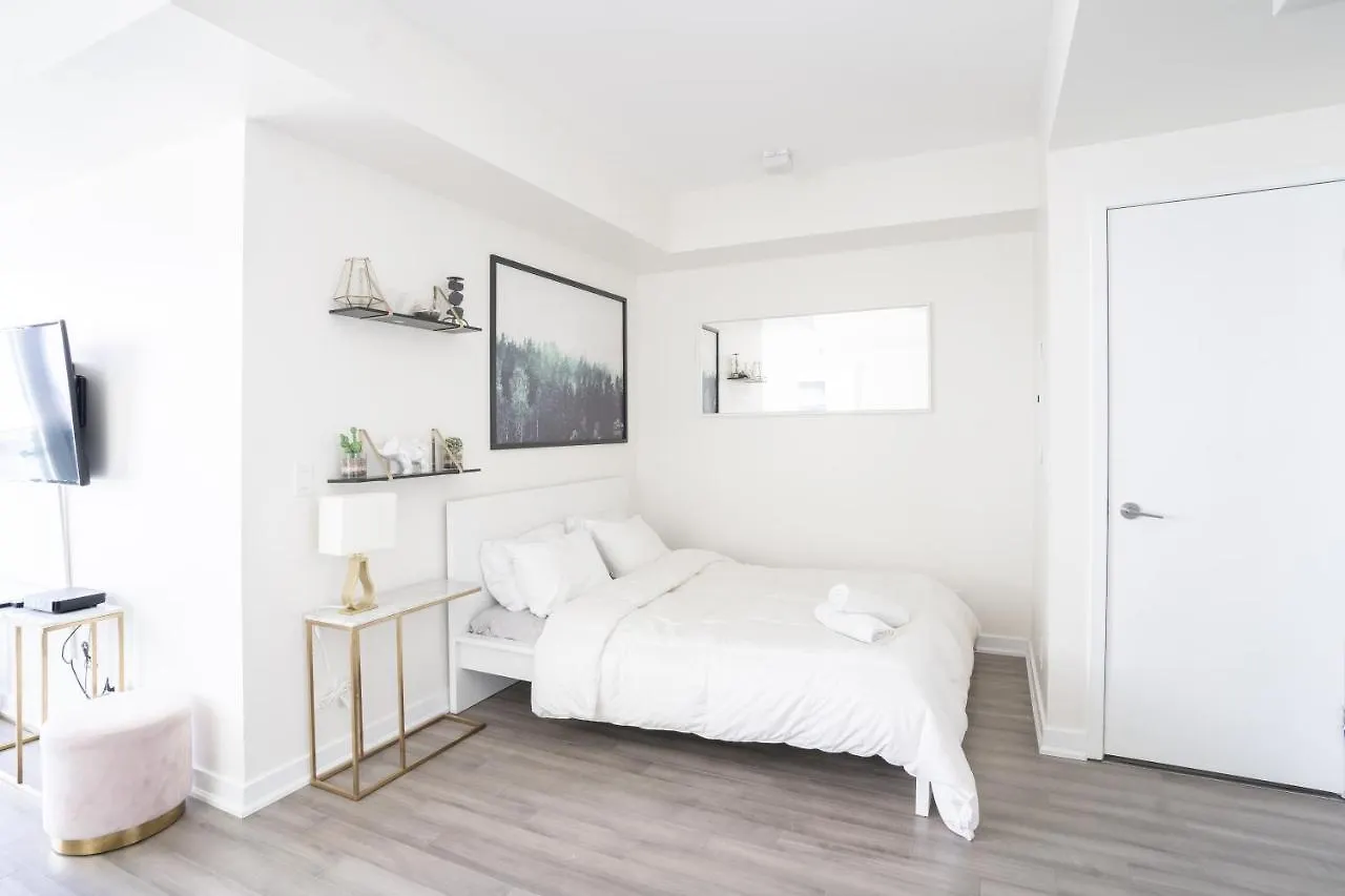 Beautiful Luxurious Modern Condo With Breathtaking Views Toronto